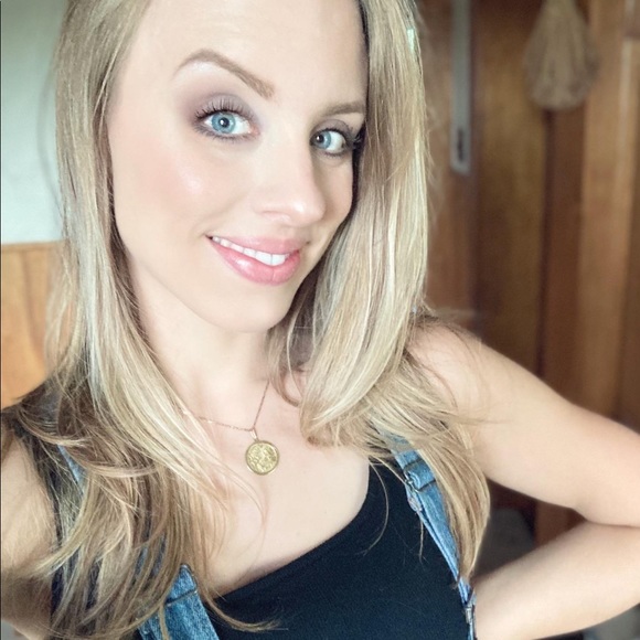 Meet your Posher, Briana - Picture 2 of 8